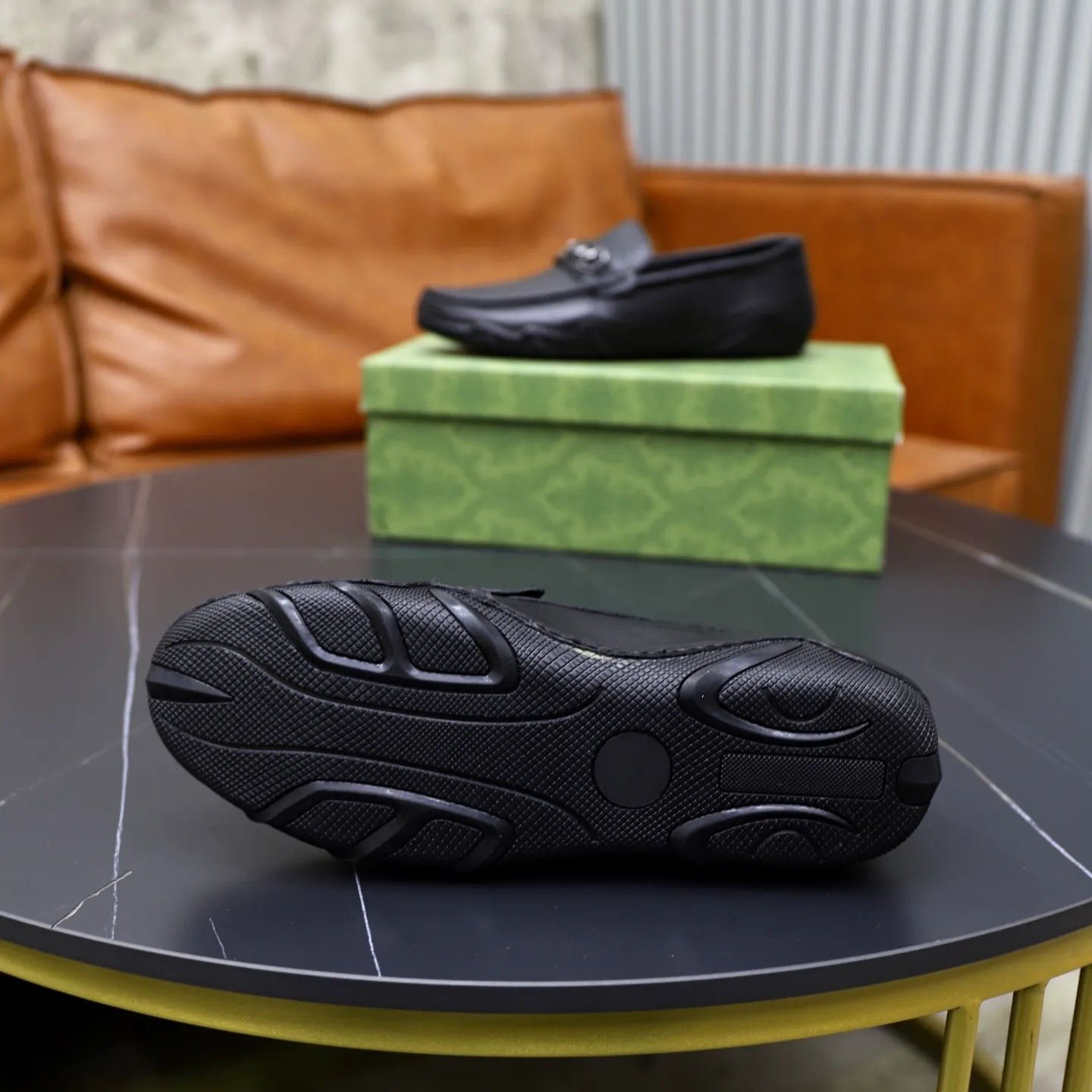 Ex-factory price: 400💰🙅‍♂️🙅‍♂️🙅‍♂️ Brand: Gucci GuCCI Standard code: Men's code 38-44 (45 can be customized) Grade: Same as the official website Material: Original leather stitching and hand stitching Comfortable and wear-resistant outsole Style category: Men's fashionable casual slip-on shoes Distinguished big-name luxury elements Top luxury Color: Color of the actual picture